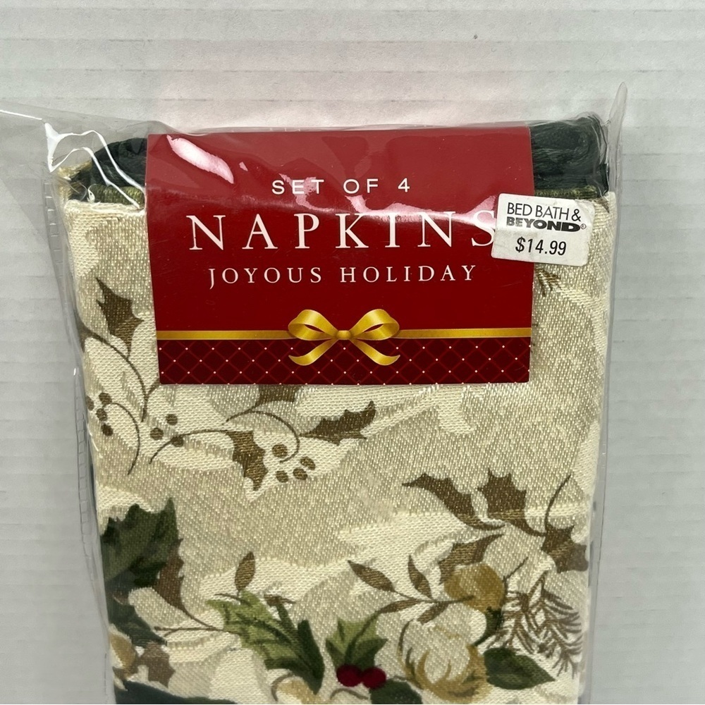 NWT Bed Bath & Beyond set of 4 Christmas holly dinner napkins, approx. 18”x18”. - Picture 3 of 6